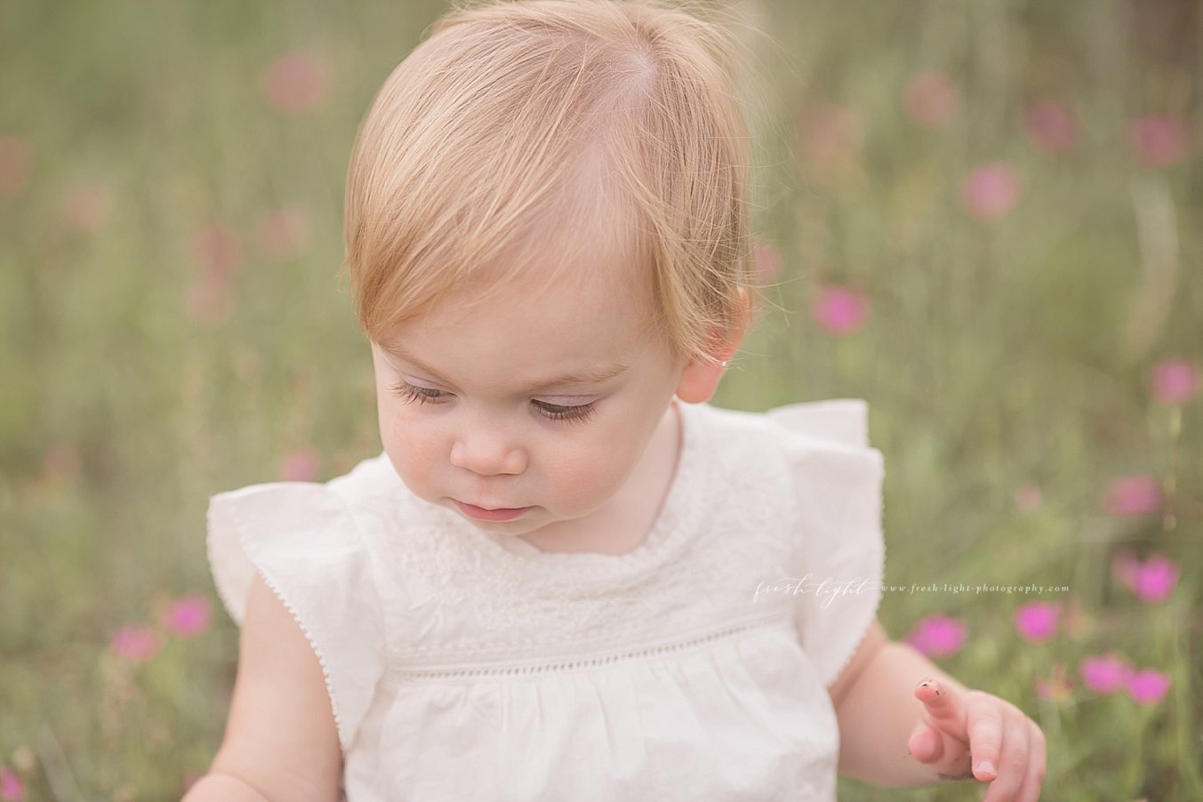 baby-girl-outdoor-flower-portrait