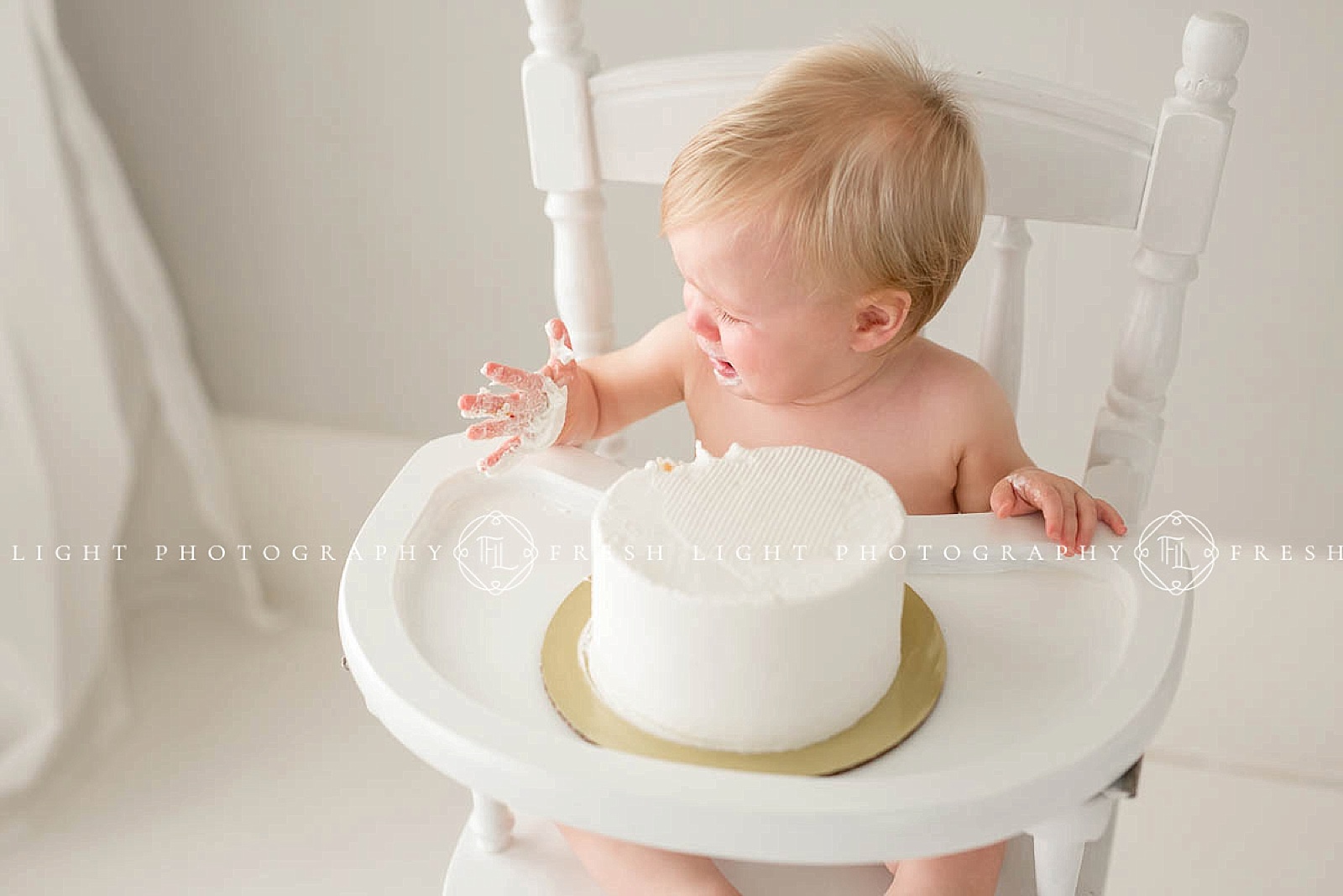 baby crying during her cake smash session