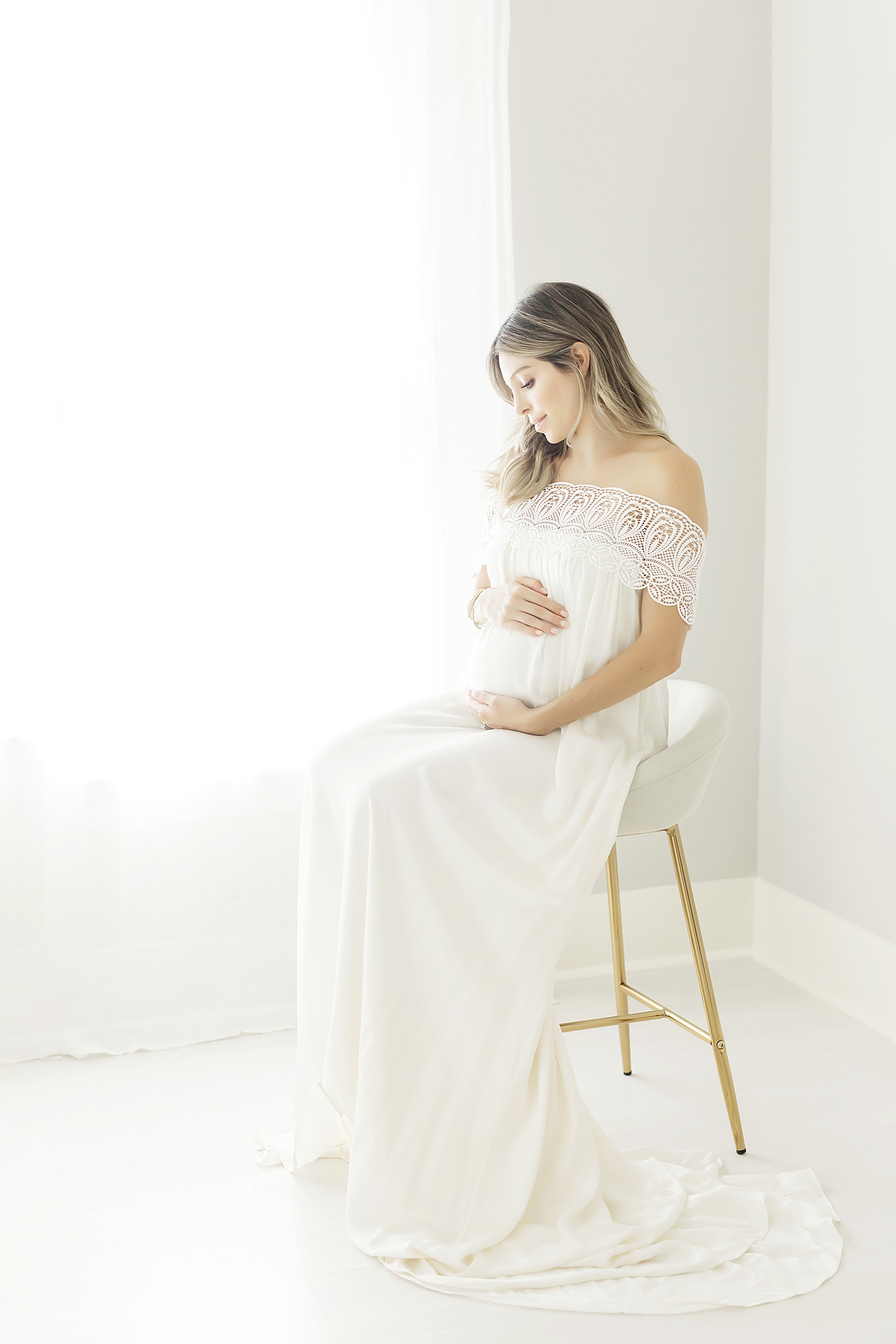Beautiful Mama-to-be sitting in a stool for maternity photos with Fresh Light Photography.