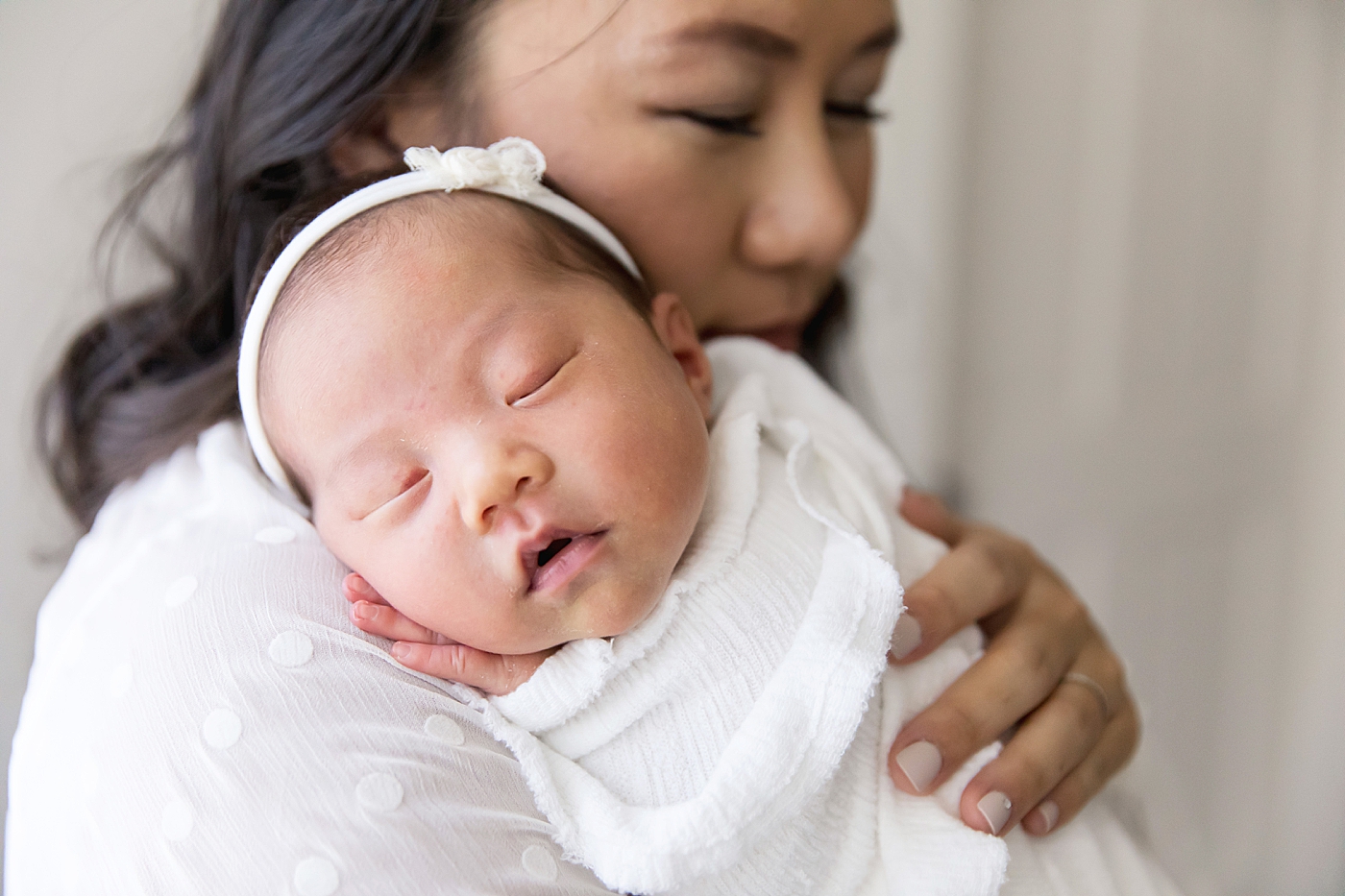Baby girl with her head on mom's shoulder | Fresh Light Photography