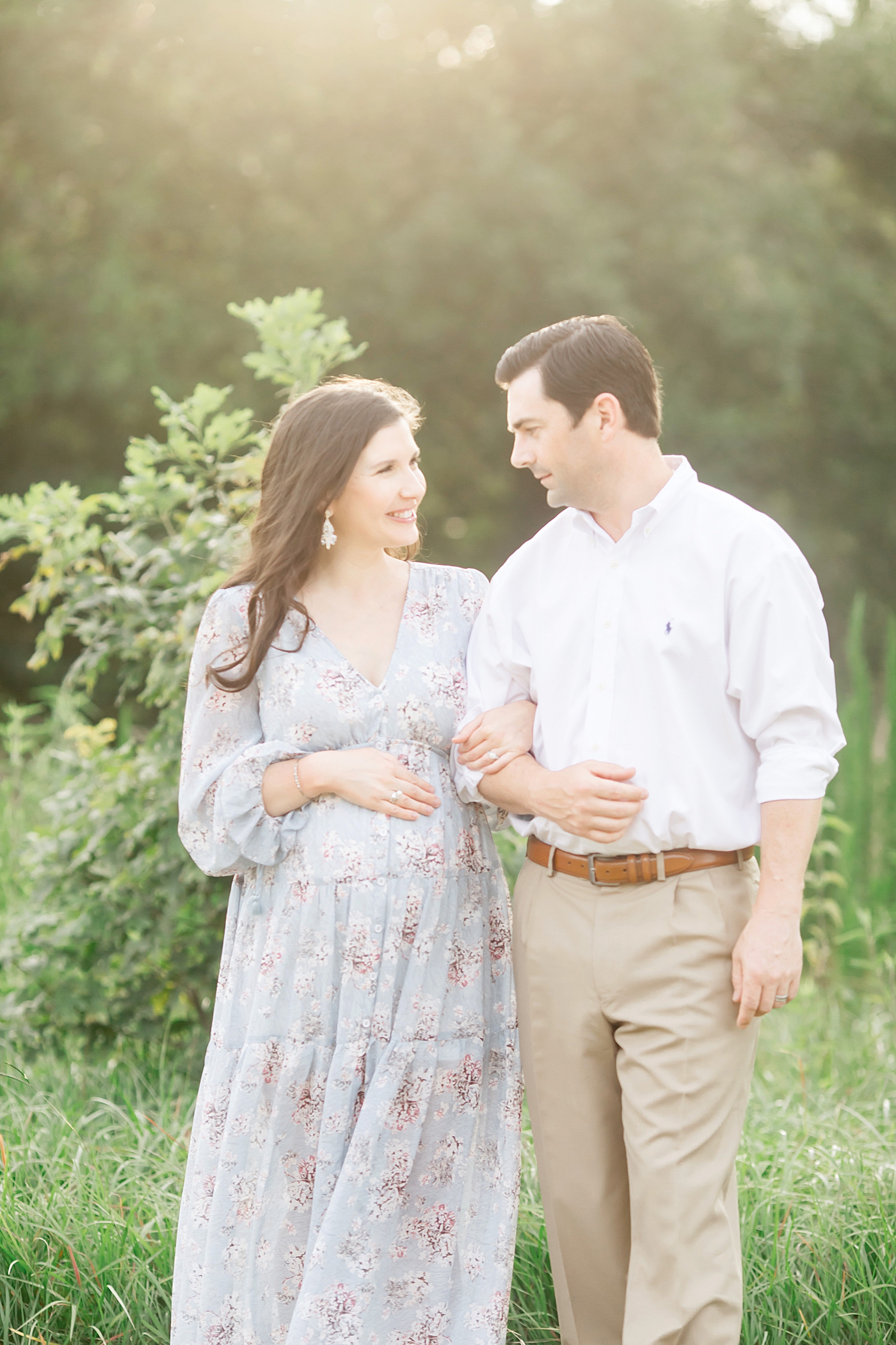 Maternity session outdoors in Houston at. sunset in beautiful fields. Photo by Fresh Light Photography.