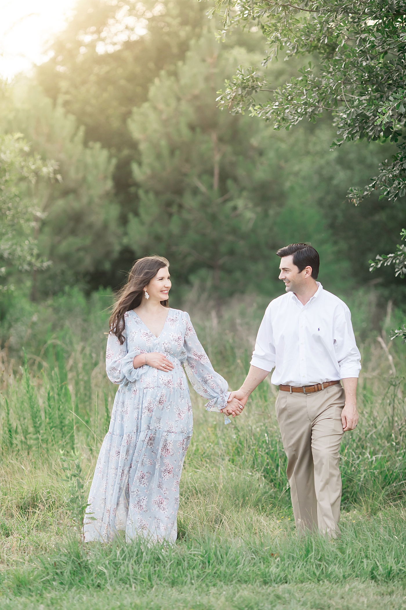 Outdoor Houston maternity. session at sunset. Photo by Fresh Light Photography.