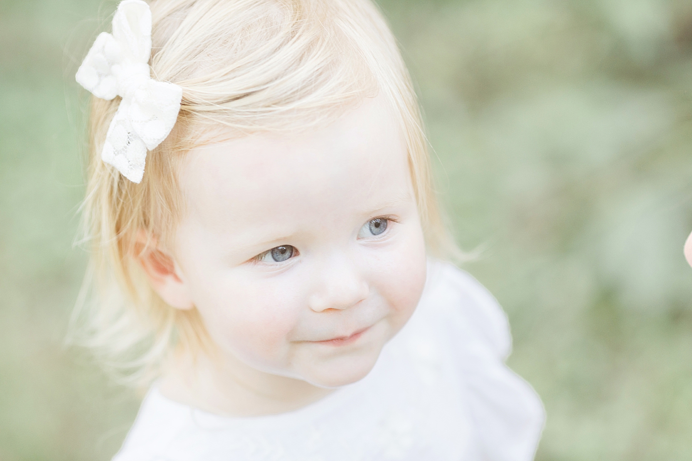 Children's portrait of toddler-aged girl. Photo by Fresh Light Photography.