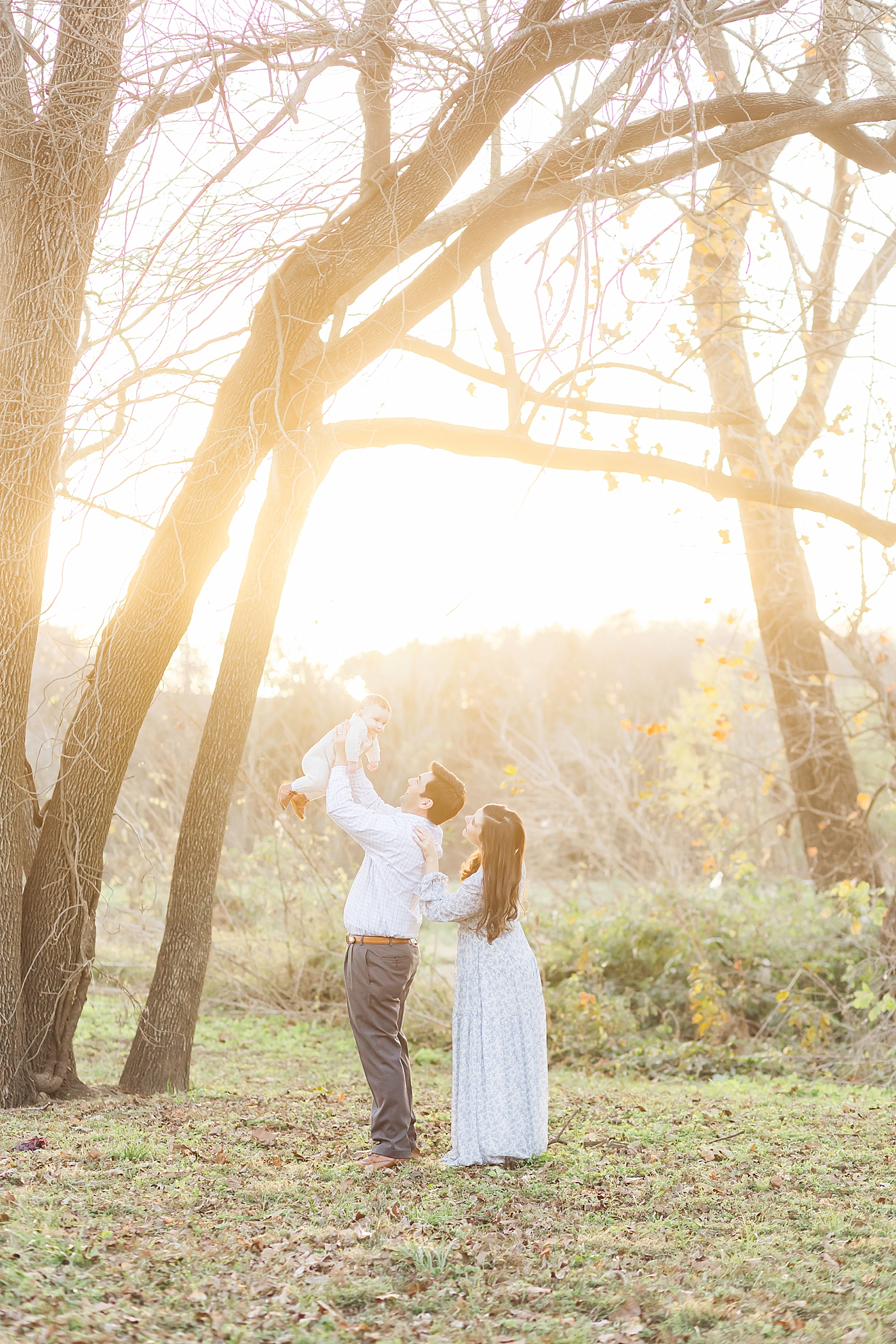 Golden hour light at sunset during family photoshoot. Photo by Fresh Light Photography.