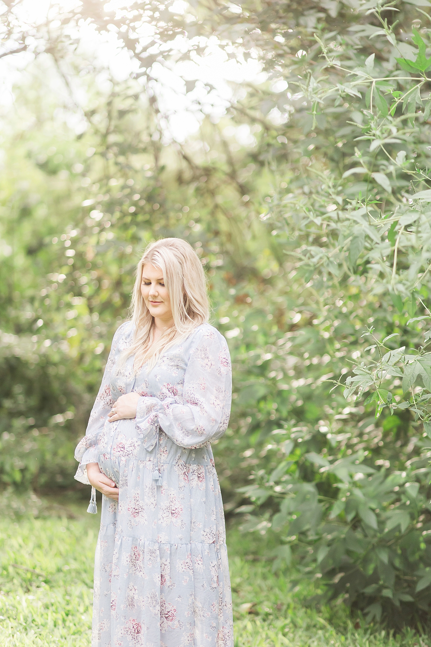 Mom wearing blue floral dress for maternity photoshoot. Photo by Fresh Light Photography.