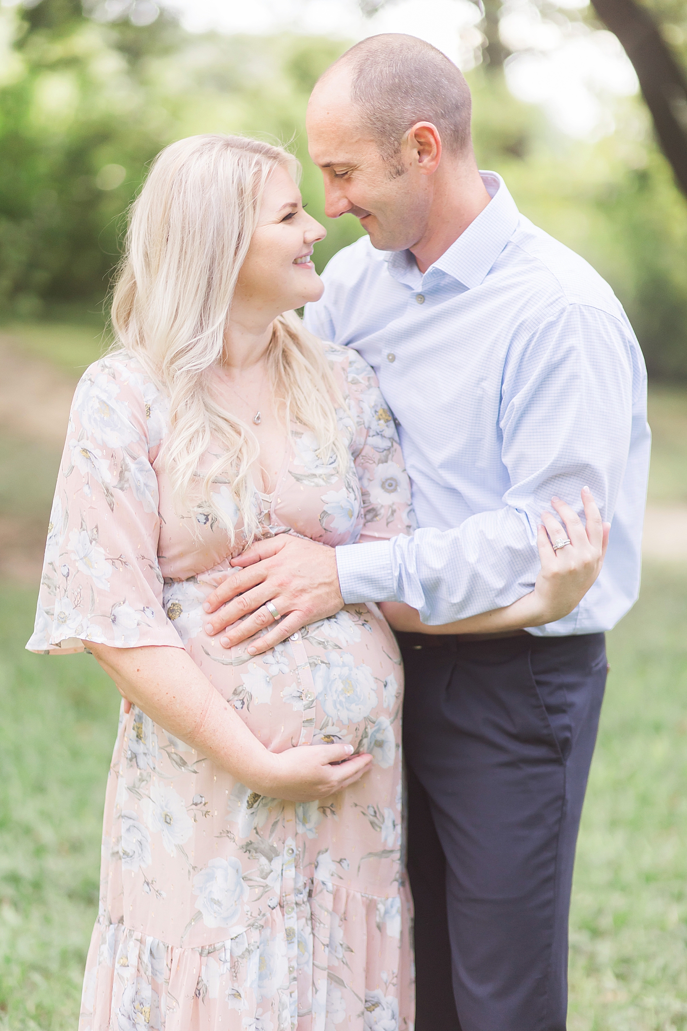 Mom and Dad embracing and looking at each other during maternity session with Fresh Light Photography.