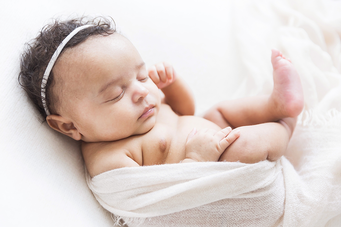 Newborn photos of baby girl with Houston newborn photographer, Fresh Light Photography.