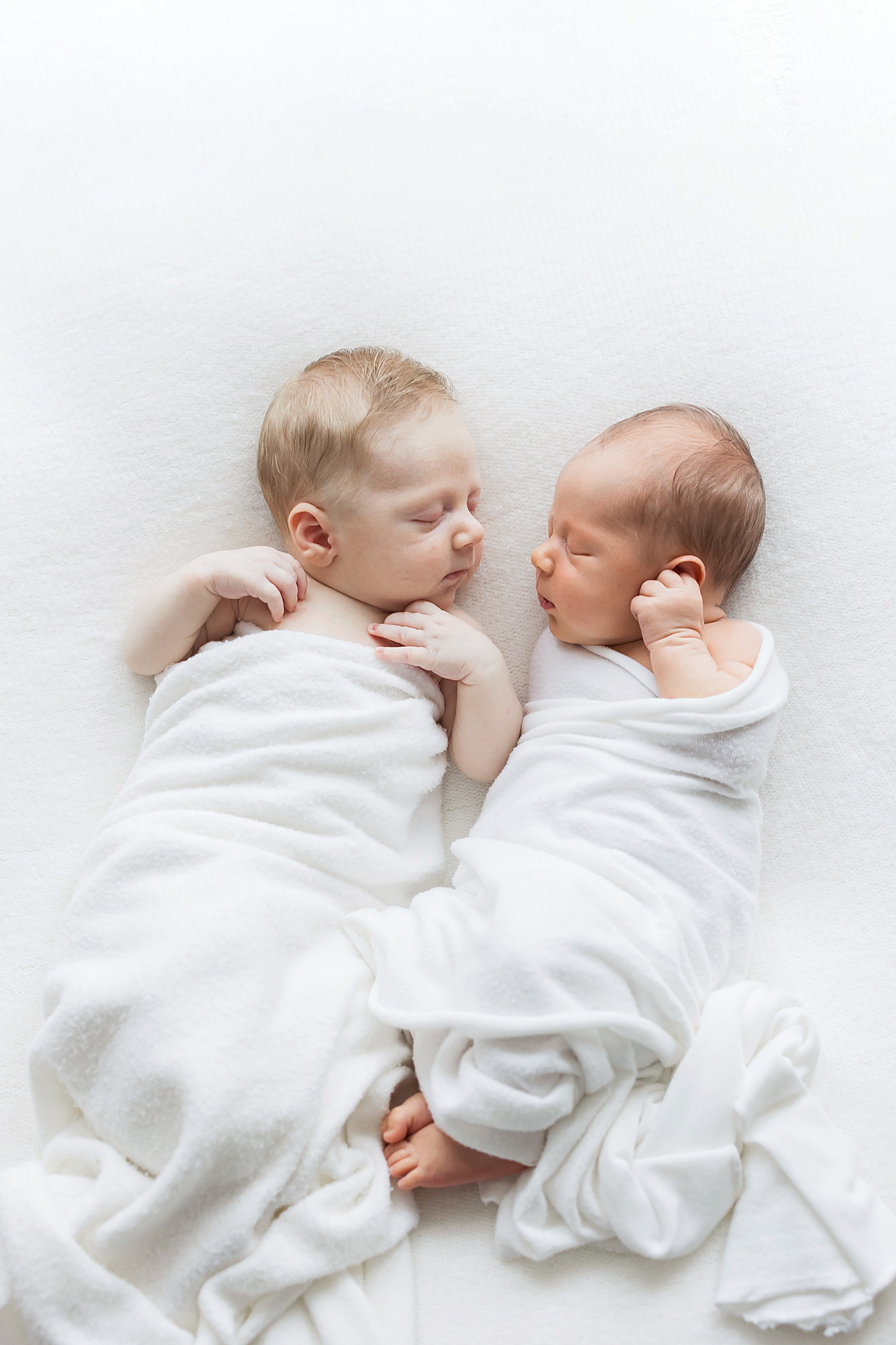 Fraternal twin newborn photoshoot. Photos by Fresh Light Photography.